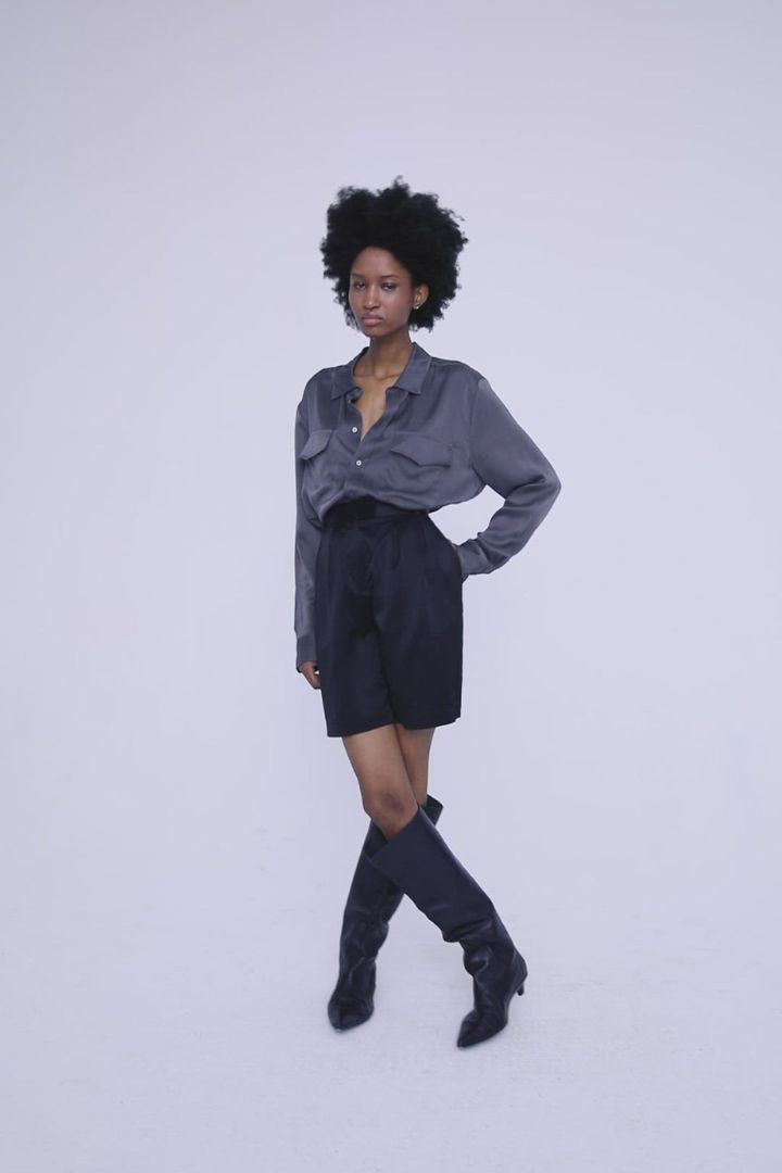 Silk Laundry - Boyfriend Shirt in Black Ash