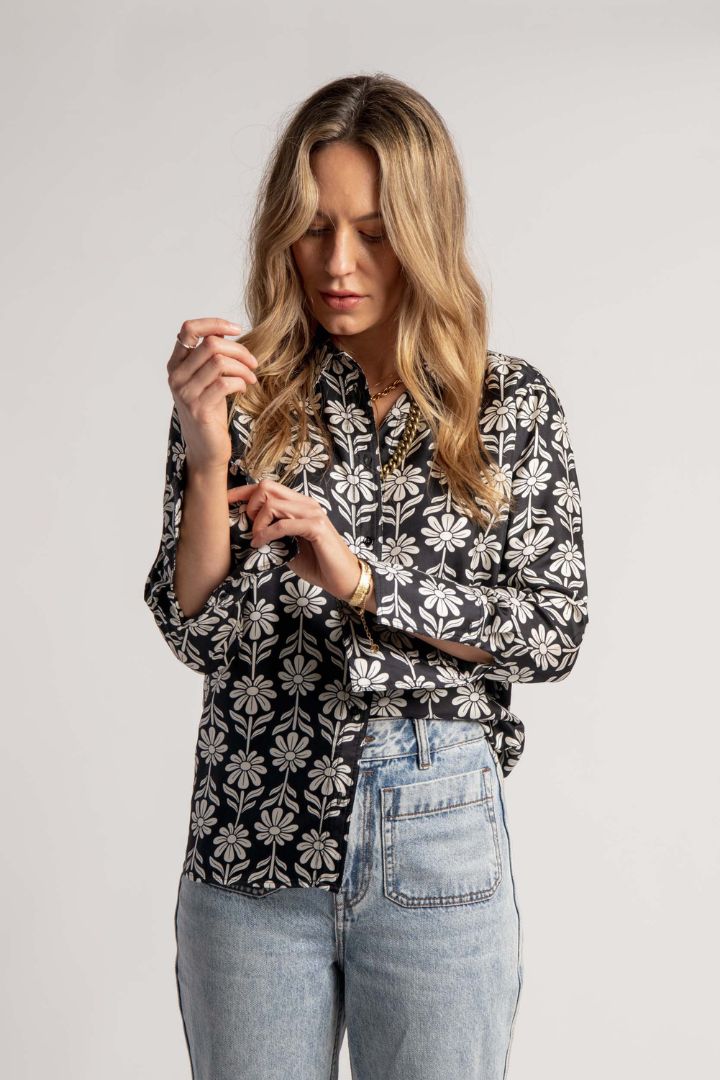 Victoria Lee - Sandro Paris -	Daisy Buttonup Shirt in Black and White